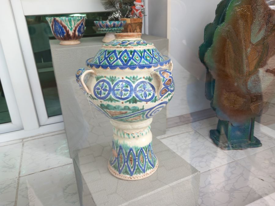 vase with cross-like patterns, Dushanbe
